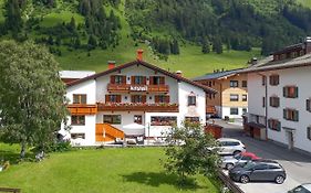 Hotel Kristall Lech